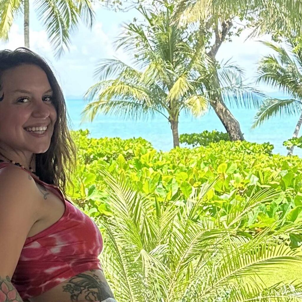 Amanda Mackey yoga teacher leading burnout recovery retreat Blue Osa costa rica self love acceptance